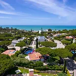 Traditional 3 Bedroom With Great Pool In The Heart Of *