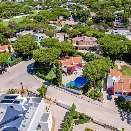 Traditional 3 Bedroom With Great Pool In The Heart Of *