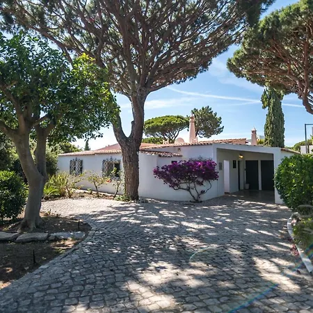 Traditional 3 Bedroom With Great Pool In The Heart Of