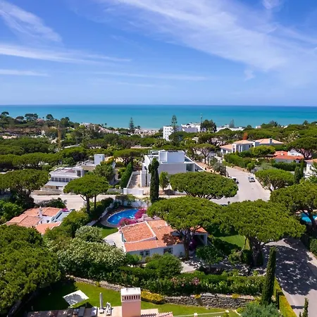 Traditional 3 Bedroom With Great Pool In The Heart Of *