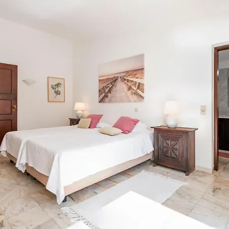 Traditional 3 Bedroom With Great Pool In The Heart Of *