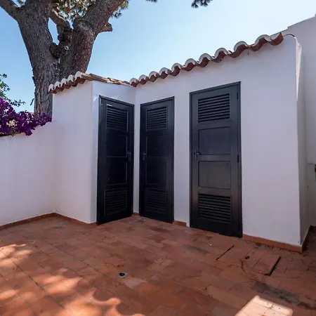 Traditional 3 Bedroom With Great Pool In The Heart Of Villa Vale do Lobo