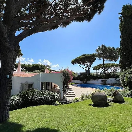 Traditional 3 Bedroom With Great Pool In The Heart Of Vale do Lobo