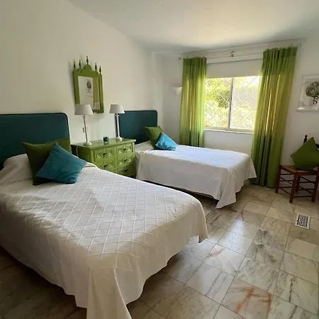 Traditional 3 Bedroom With Great Pool In The Heart Of Villa Vale do Lobo