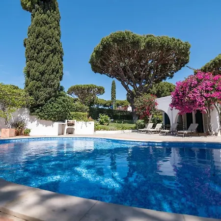 Villa Traditional 3 Bedroom With Great Pool In The Heart Of Vale do Lobo