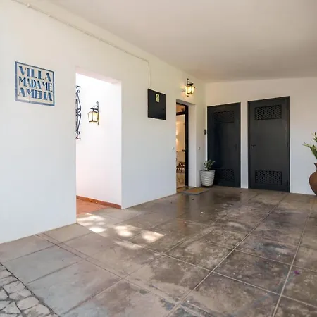 Traditional 3 Bedroom With Great Pool In The Heart Of Villa Vale do Lobo