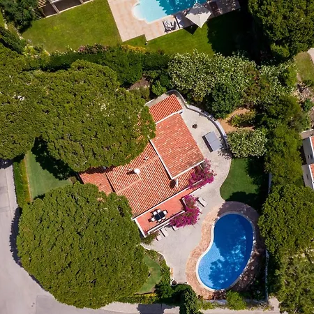 Traditional 3 Bedroom With Great Pool In The Heart Of Villa Vale do Lobo