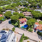Traditional 3 Bedroom With Great Pool In The Heart Of *