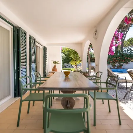 Villa Traditional 3 Bedroom With Great Pool In The Heart Of