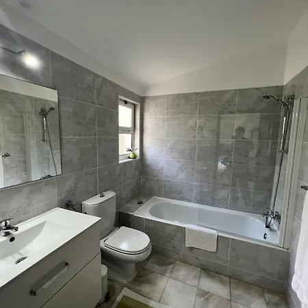 Villa Traditional 3 Bedroom With Great Pool In The Heart Of Vale do Lobo