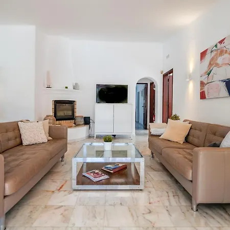 Villa Traditional 3 Bedroom With Great Pool In The Heart Of *