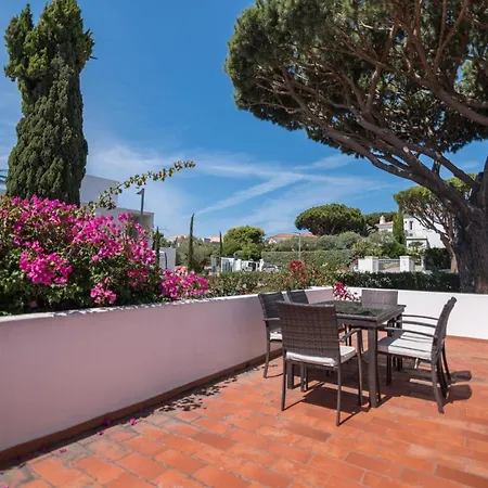 Traditional 3 Bedroom With Great Pool In The Heart Of * Vale do Lobo