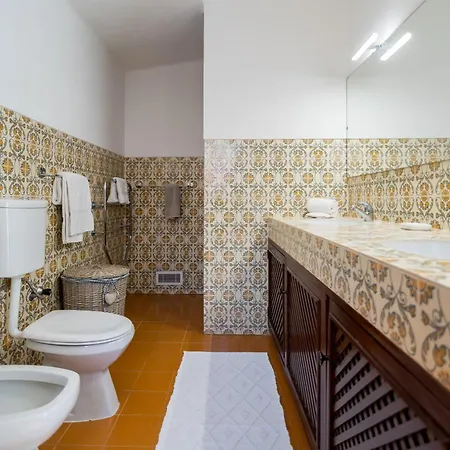 Traditional 3 Bedroom With Great Pool In The Heart Of